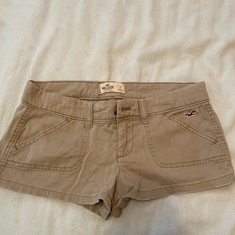 TAN HOLLISTER SHORTS